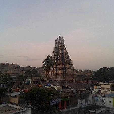 Manju Guest House Hampi Luaran gambar